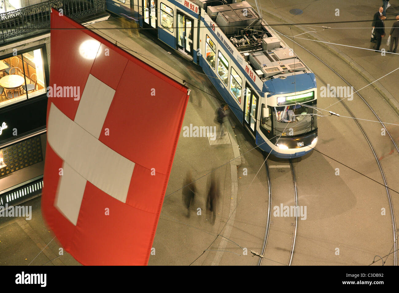 Eine Straßenbahn in der Bahnhofstrasse, Zürich, Schweiz Stockfoto