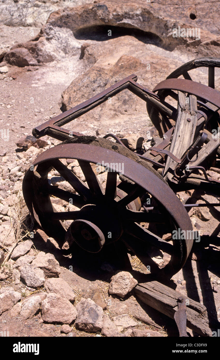 Alten Bergbau-Ausrüstung in der Wüste von Nevada aufgegeben Stockfoto