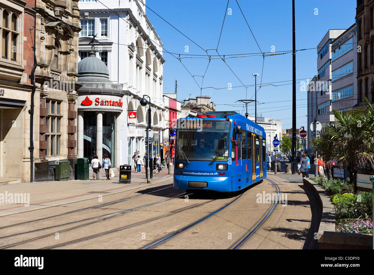 Straßenbahn in der Innenstadt, Sheffield, South Yorkshire, Großbritannien Stockfoto