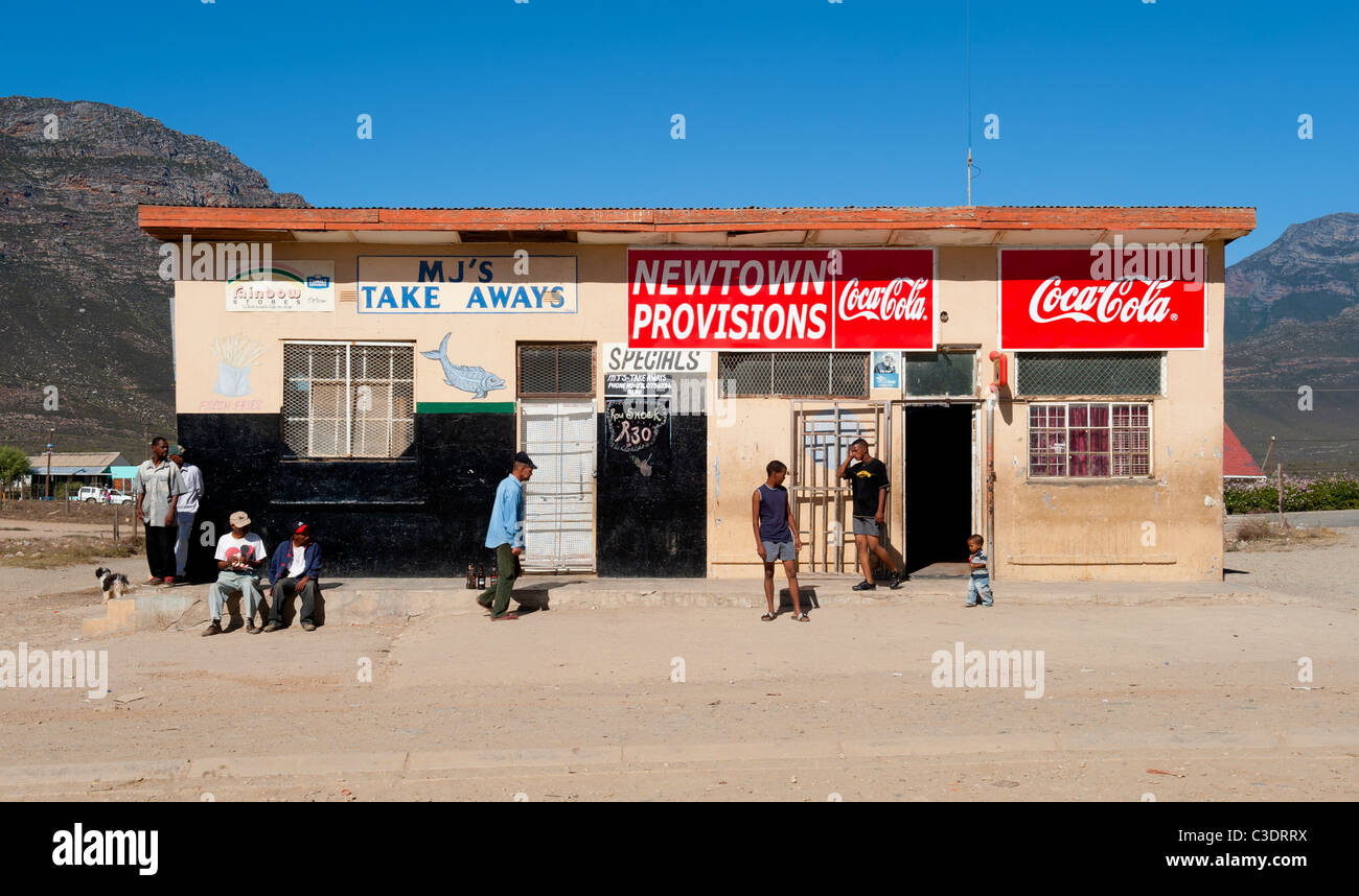 Shop und Imbiss in Smitsville, einem Township in Barrydale an der R62, der Weinstraße in der Western Cape, Südafrika Stockfoto