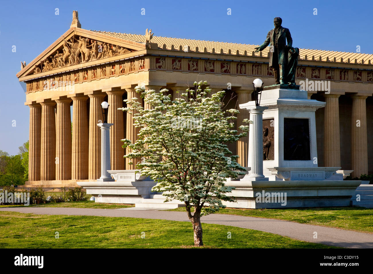 Statue von JW Thomas und Parthenon Replik im Centennial Park, Nashville Tennessee USA Stockfoto