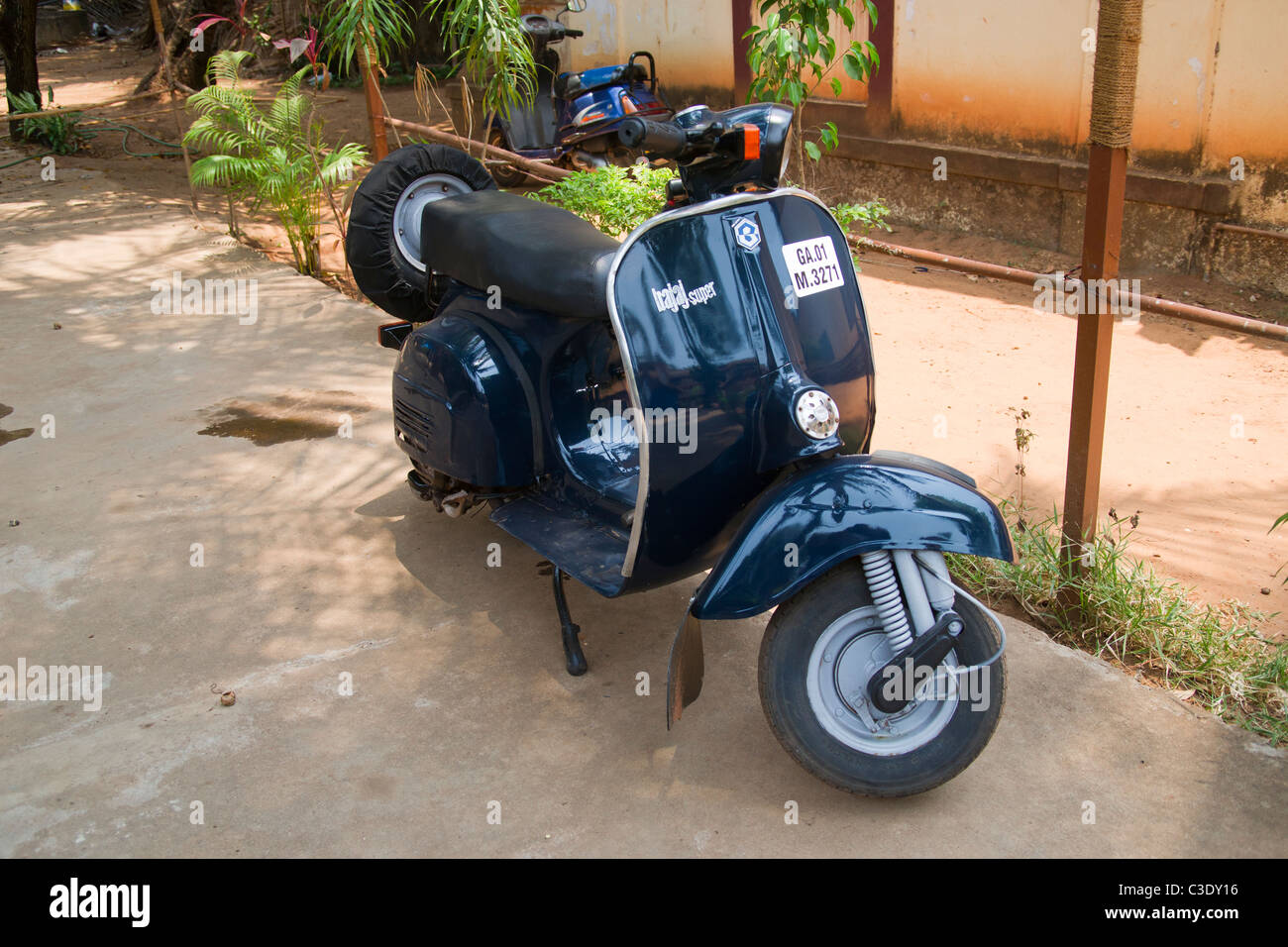 Vespa eine italienische Marke Roller von Piaggio hergestellt. Der Name  bedeutet Wespe in italienischer Sprache Stockfotografie - Alamy