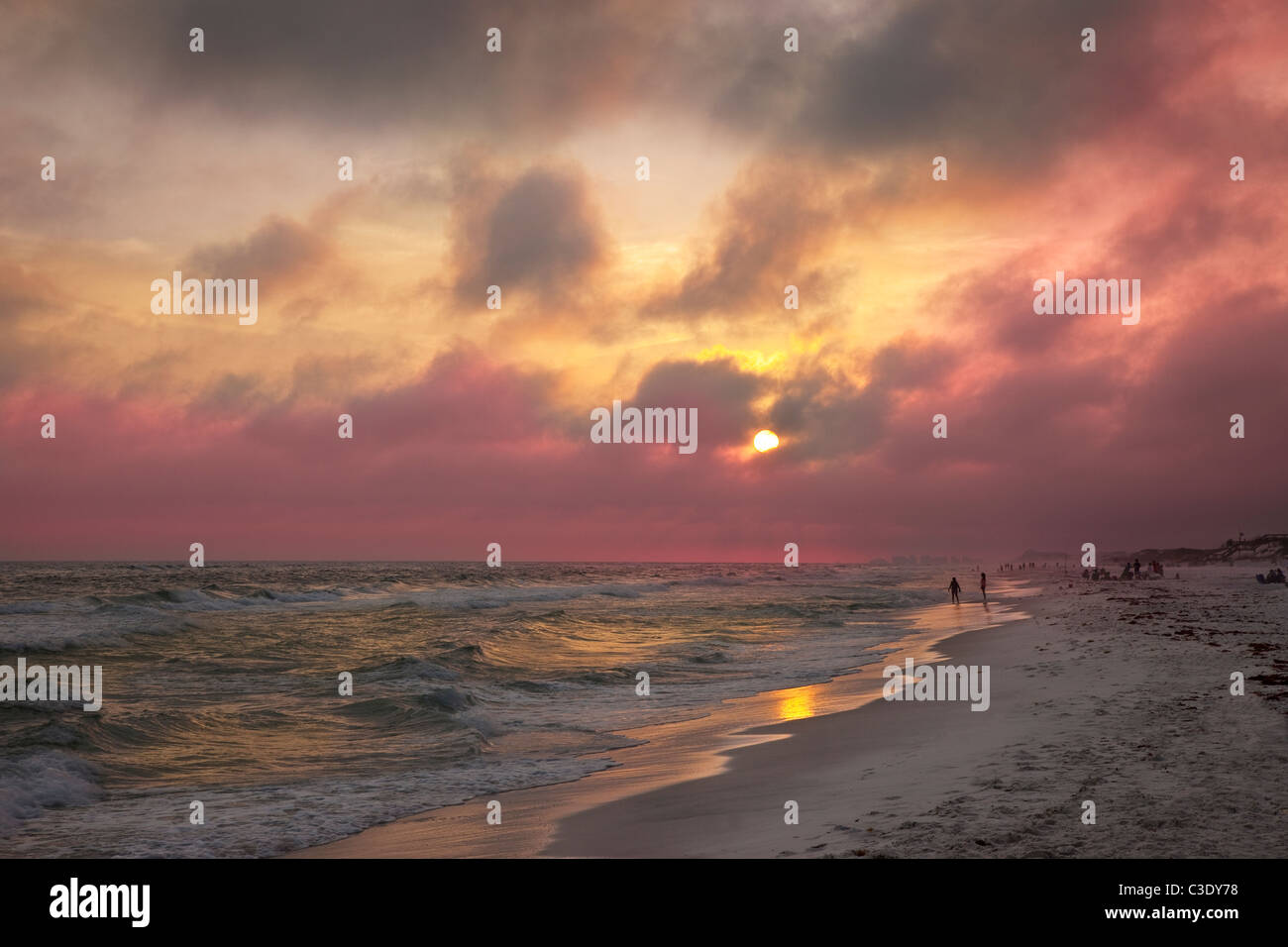 Stimmungsvolle Sonnenuntergang entlang der Strände in der Nähe von Strand, Florida, USA Stockfoto