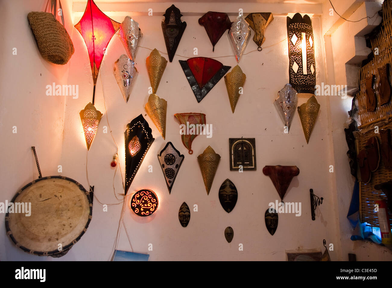 Traditionelle Leuchten für Verkauf, Gerberei, Walled Stadt von Taroudant, Sous-Tal, hoher Atlas, Marokko Stockfoto