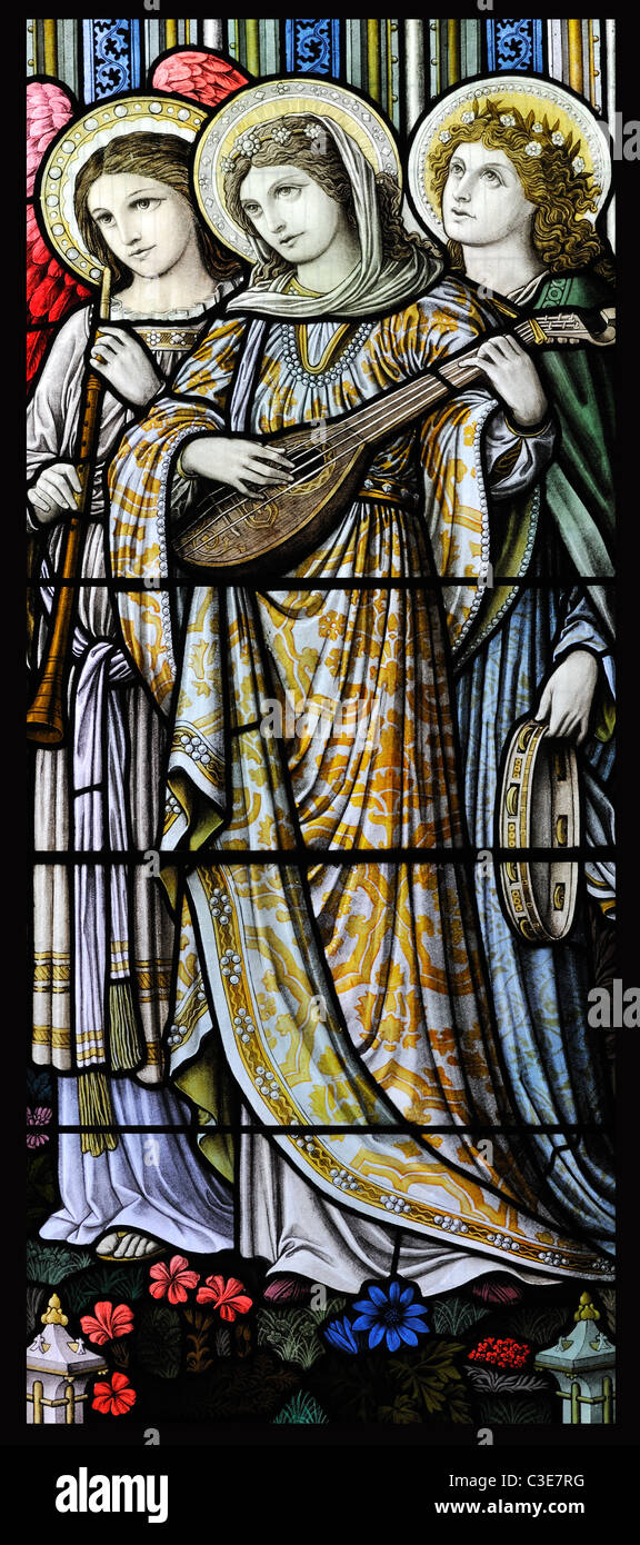 Glasmalerei-Fenster Darstellung Engel spielen mittelalterliche Musikinstrumente, Booton, Norfolk, England Stockfoto