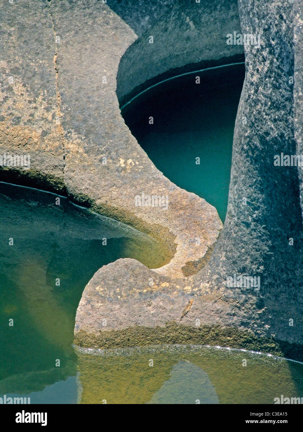 Stein-Skulpturen befindet sich in das Bett des Flusses Ghod in der Nähe von Nighoj Kund Devi, Nighoj Maharasthra, Indien Stockfoto