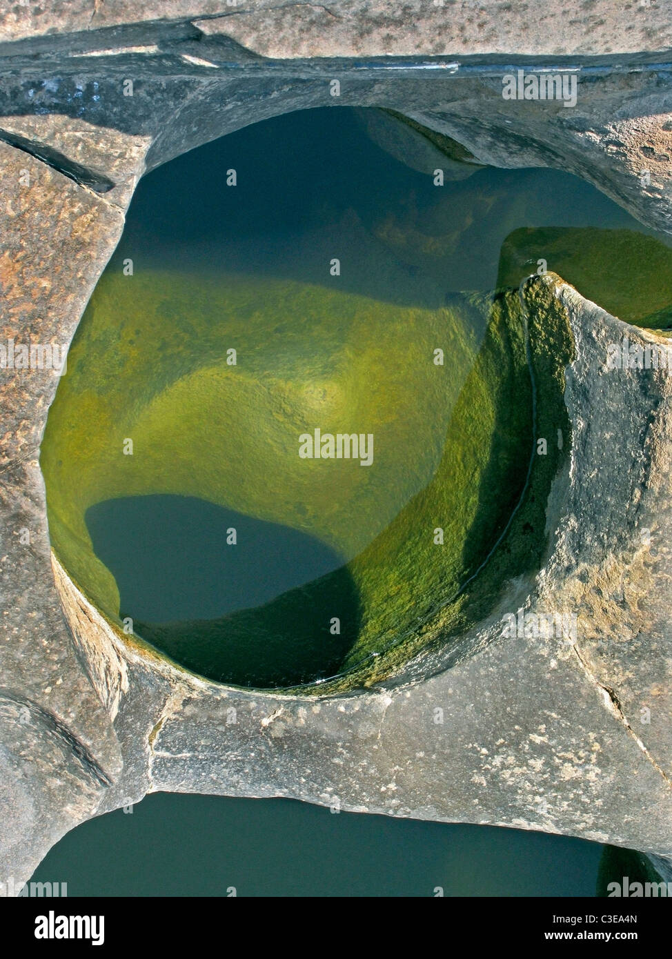 Stein-Skulpturen befindet sich in das Bett des Flusses Ghod in der Nähe von Nighoj Kund Devi, Nighoj Maharasthra, Indien Stockfoto