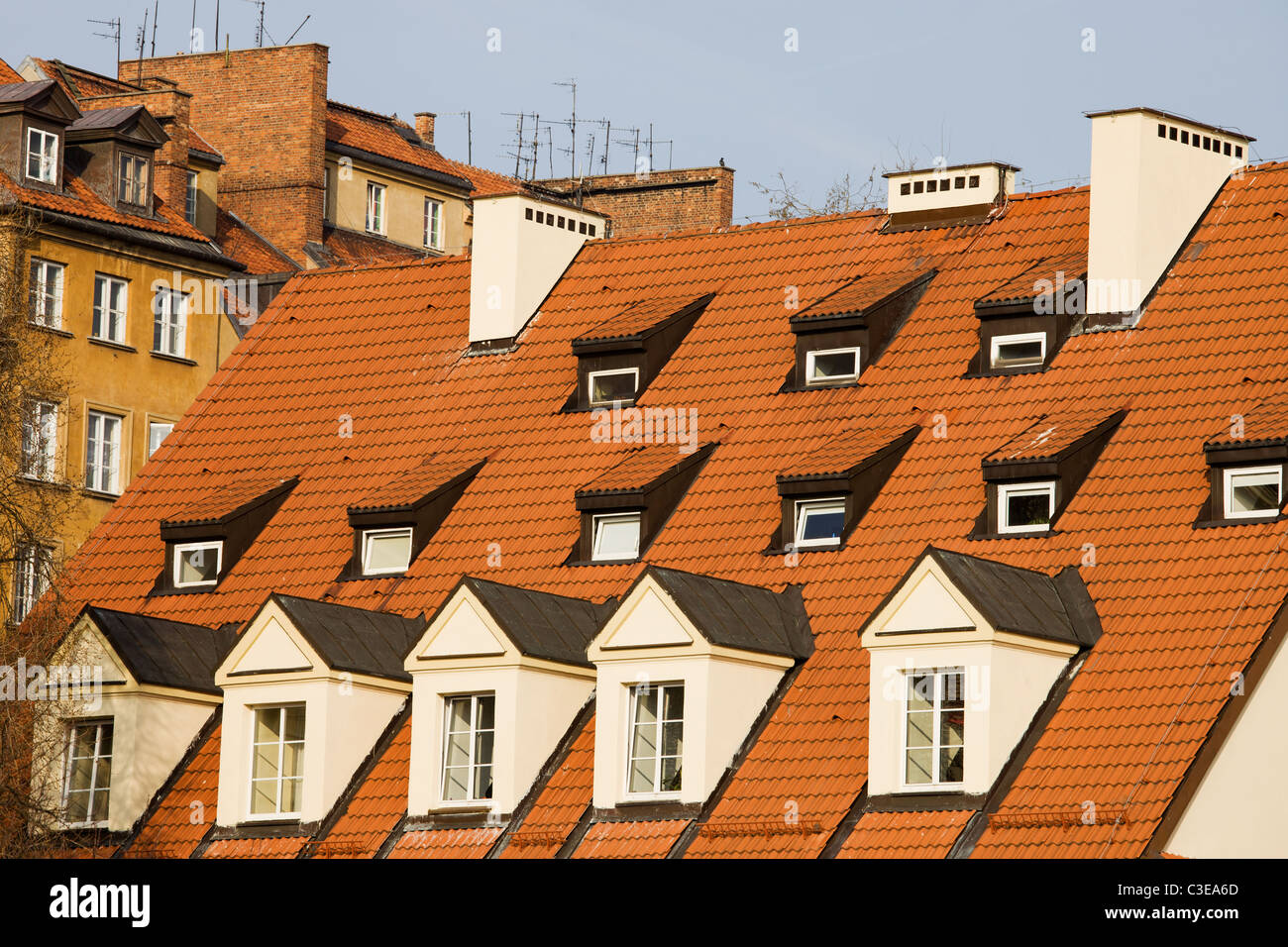 Ziegeldach Architektur eines alten Hauses in der Altstadt in Warschau, Polen Stockfoto