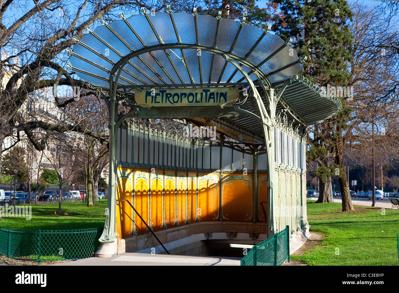 Paris, Metro Porte Dauphine von Hector Germain Guimard Stockfoto