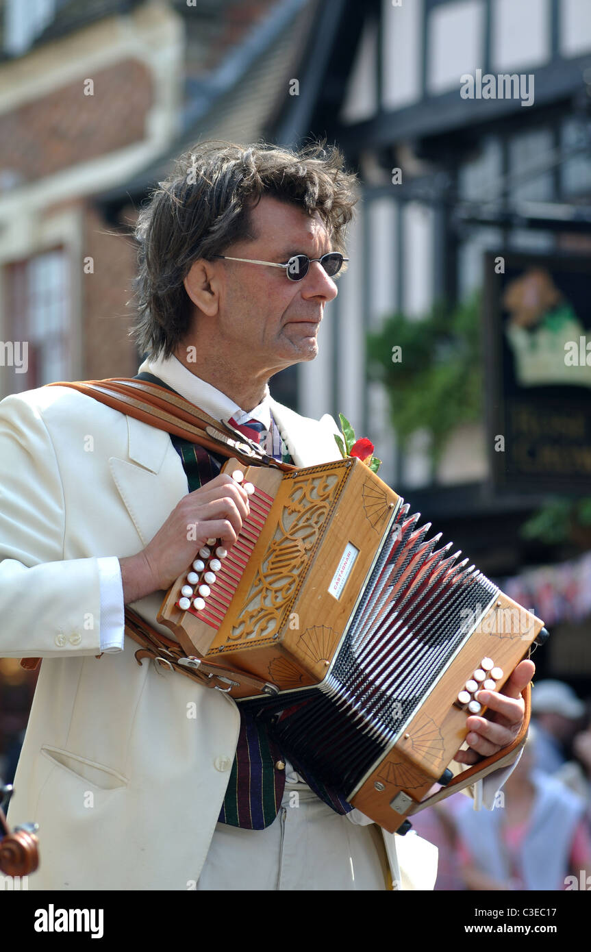Morris Tanzmusiker an William Shakespeare Geburtstagsfeiern, London, UK Stockfoto