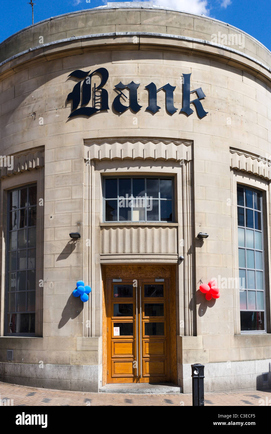Eine alte Bank, jetzt eine Diskothek, Westgate, Wakefield, West Yorkshire, Großbritannien Stockfoto
