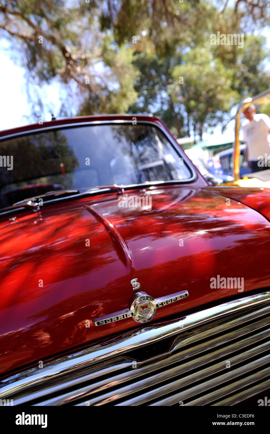 Red Morris Mini Cooper S, ein Oldtimer British motor. Stockfoto