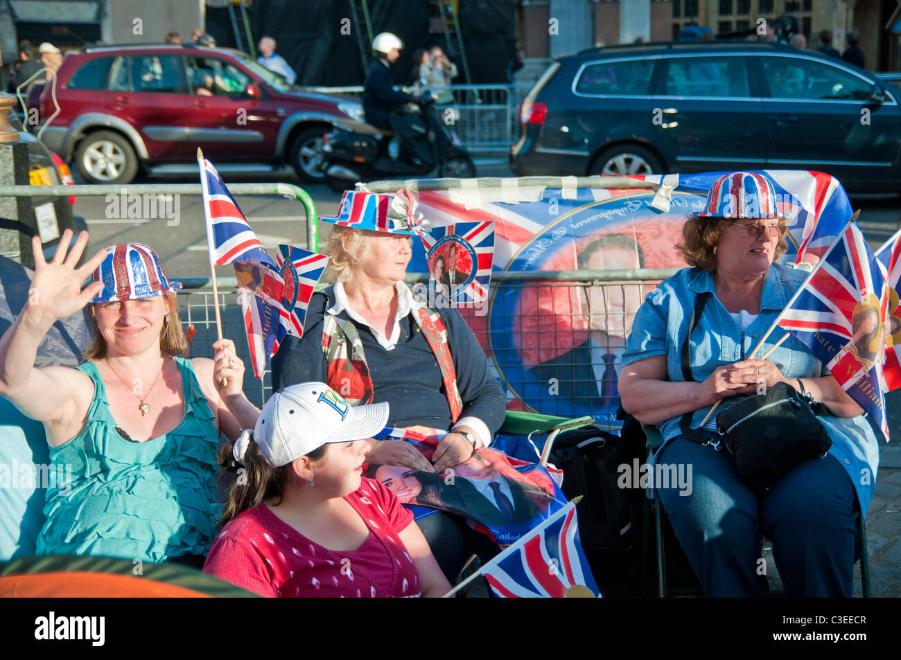 Königliche familie Fans Camp einen guten Platz am Westminster Abbey für Prinz William und Catherine Middleton's königliche Hochzeit Feier stattfinden zu sichern. Stockfoto