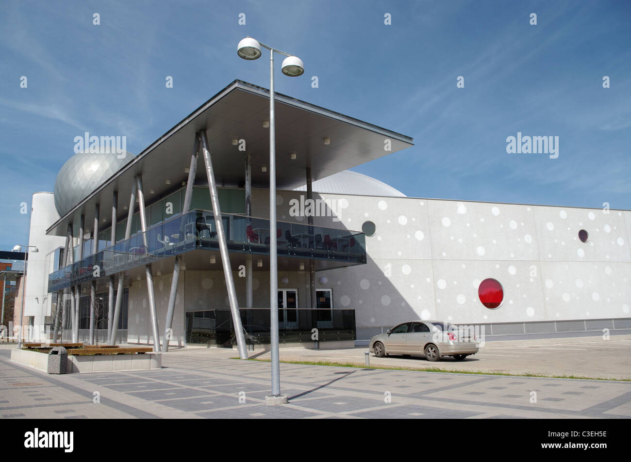 Terrasse des Wissenschaftszentrum AHHAA in Tartu, Estland, EU Stockfoto