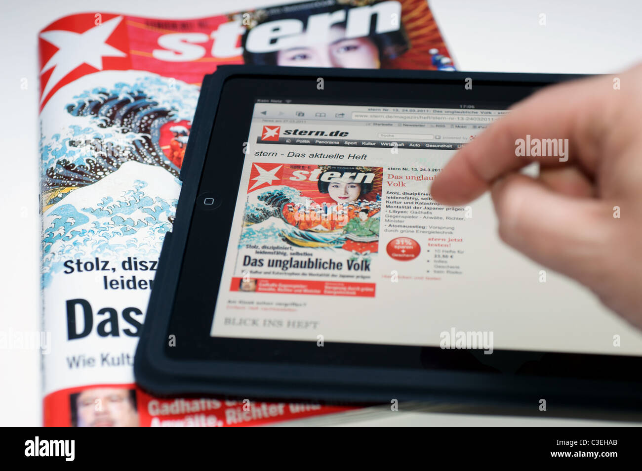 Apple iPad Anzeigen der Webseite des Stern Magazin, eine deutsche aktuelles Wochenmagazin Stockfoto