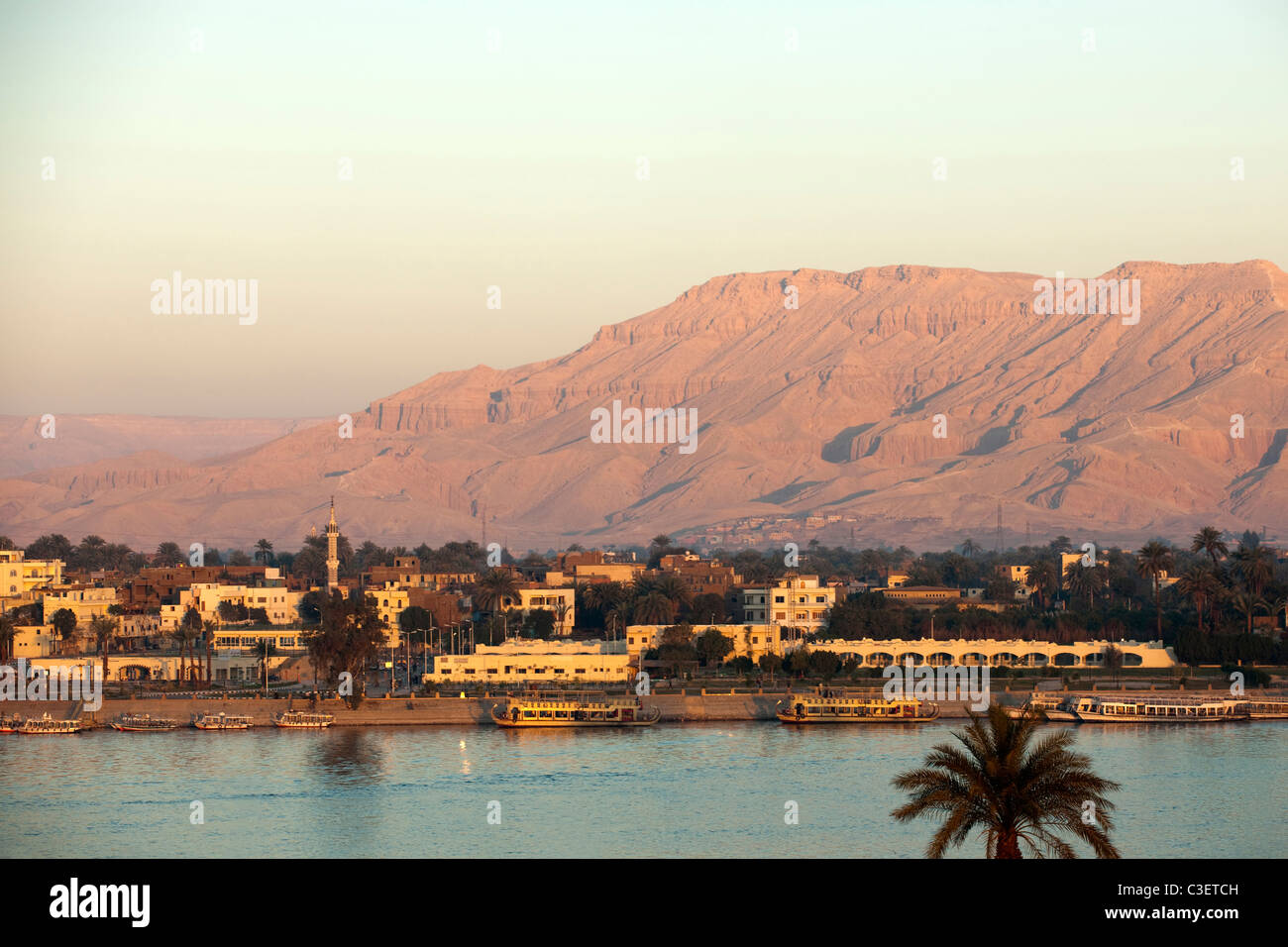 Aegypten, Luxor, Blick Über Höhle Nil Zur Westbank Stockfoto