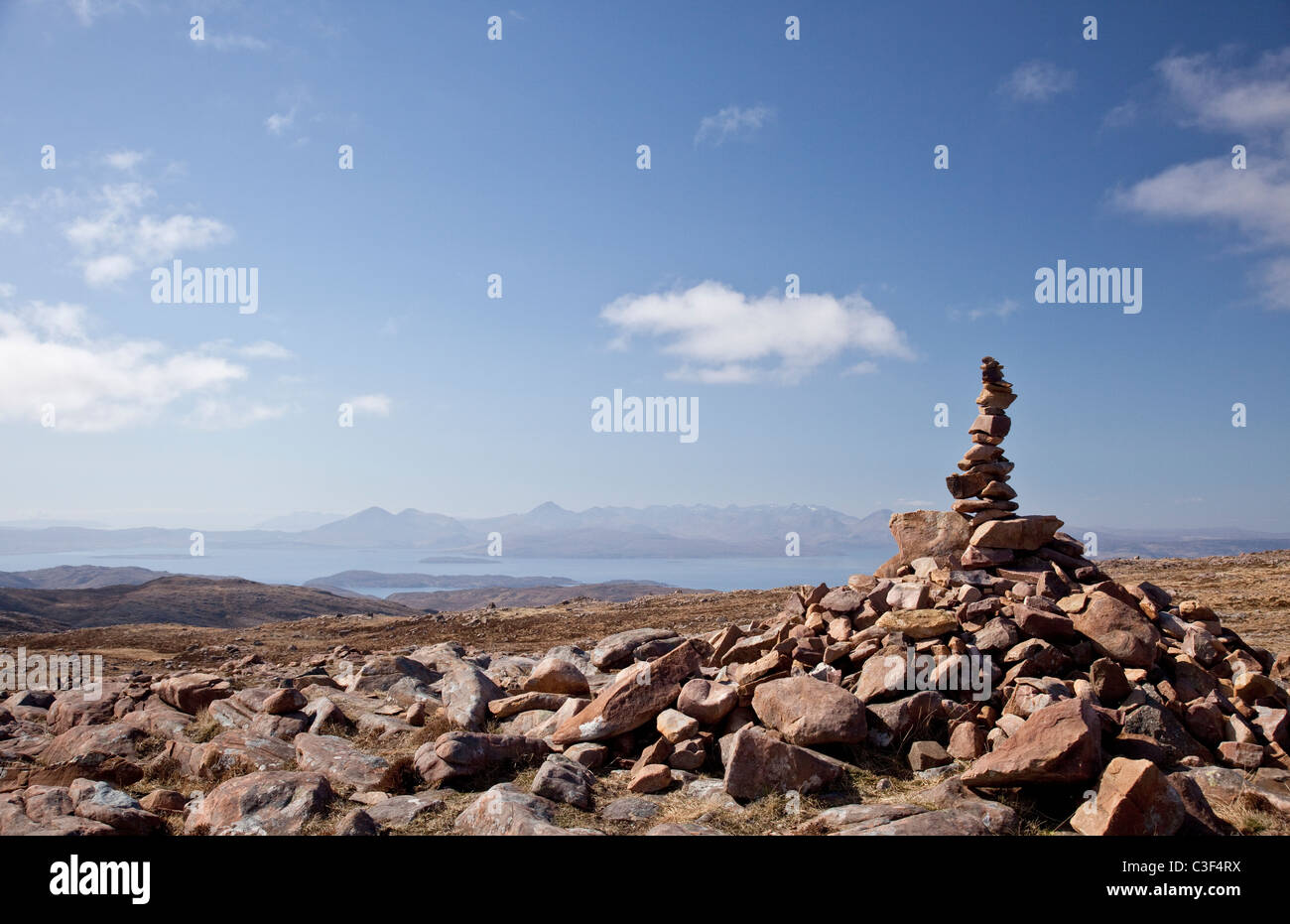 Stapel von Steinen Gipfel des Bealach Na Bà Stockfoto