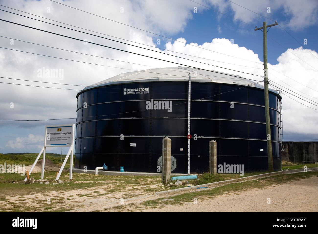 Permastore Vorratsbehälter für Wasser in Stadt Antigua in St. Philip - Antigua Stockfoto