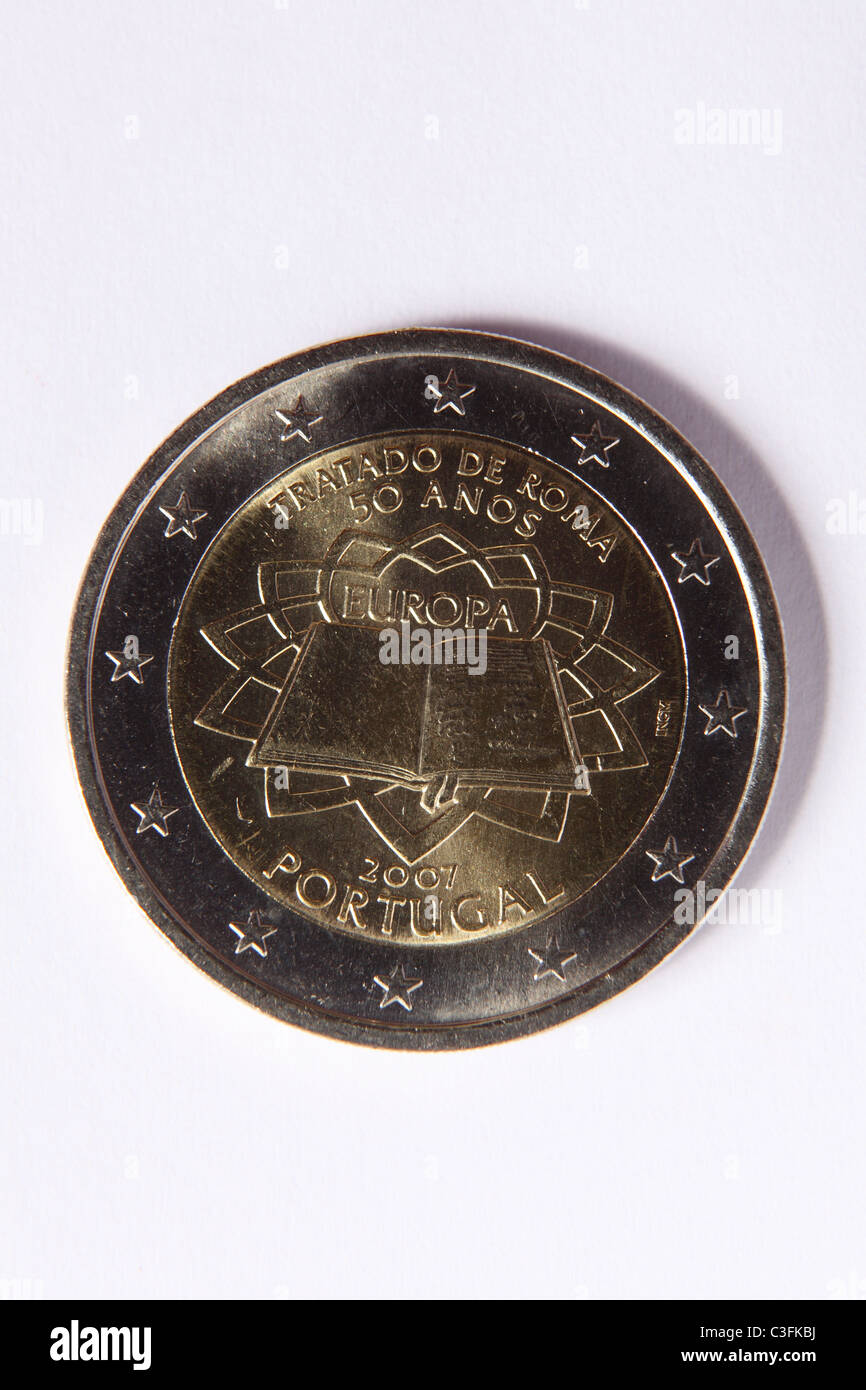 Eine Portugiesisch-zwei-Euro-Münze aus dem Jahr 2007 feiert 50 Jahre seit dem Vertrag von Rom. Stockfoto