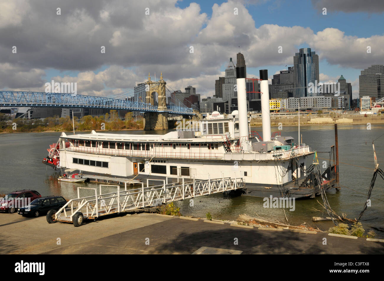 Mike Fink Steamboat Restaurant am Ohio River in Kentucky Covington gegenüber Cincinnati Ohio Stockfoto