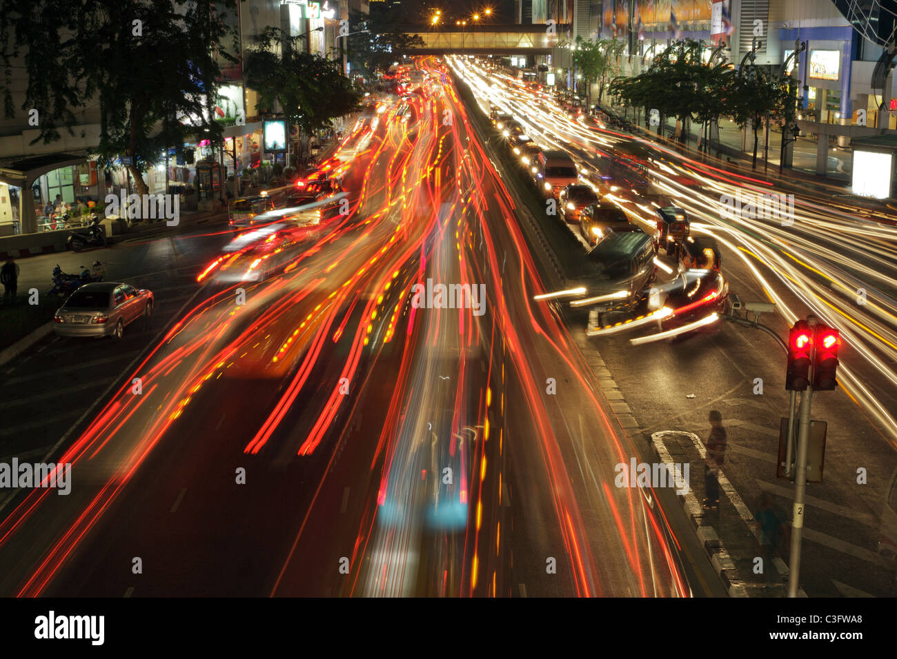 Langzeitbelichtung auf Bangkok Siam Square Stau, Thailand Stockfoto