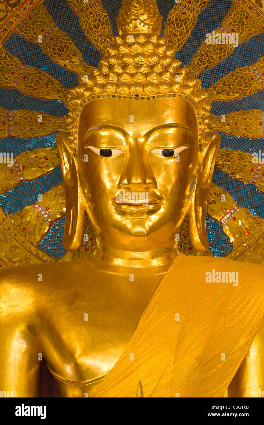 Goldene Buddha-Statue im Tempel Wat Phra Singh, Chiang Mai, thailand Stockfoto