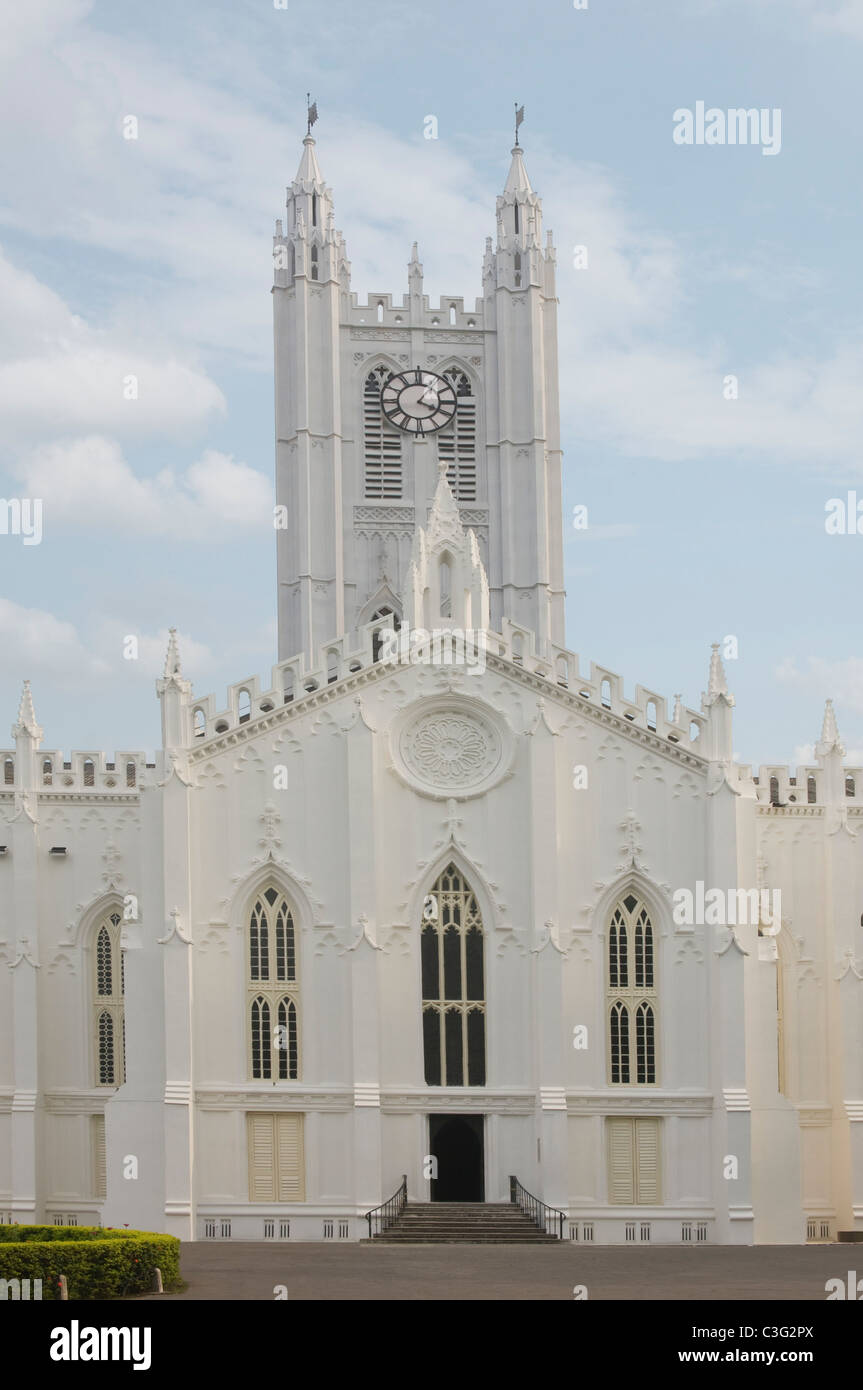 Fassade der Kathedrale und St. Pauls Cathedral, Kolkata, Westbengalen, Indien Stockfoto