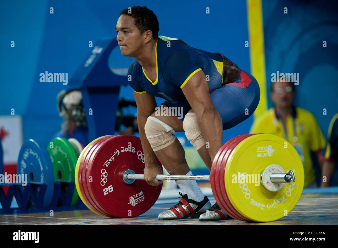 Eduardo Guadamud (ECU) im Wettbewerb mit der Gewichtheben 94 kg-Klasse bei den Olympischen Sommerspielen 2008, Peking, China. Stockfoto
