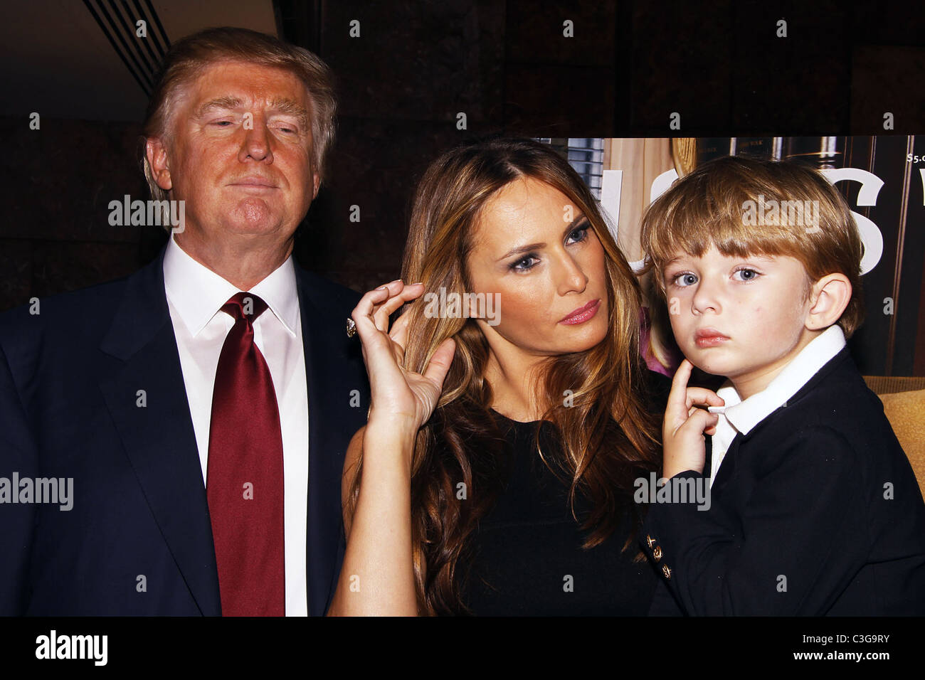 Donald Trump, Melania Knauss-Trump und ihr Sohn Barron William Trump Partei für Ivanka Trump neues Buch "The Trump Card: Stockfoto