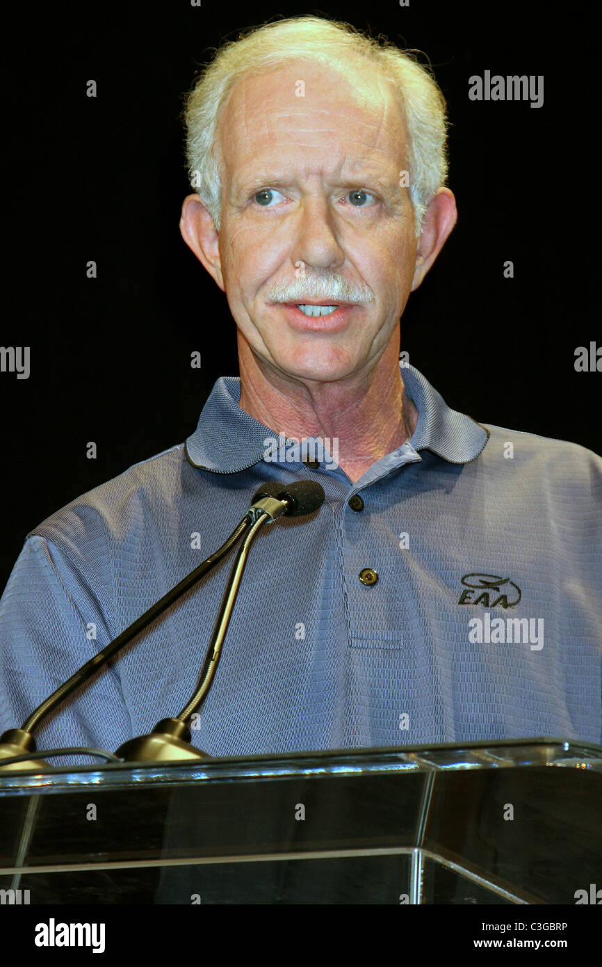 Kapitän Chesley "Sully" Sullenberger EAA Young Eagles Pressekonferenz am Santa Monica Airport, neue Vorsitzende einzuführen, Stockfoto