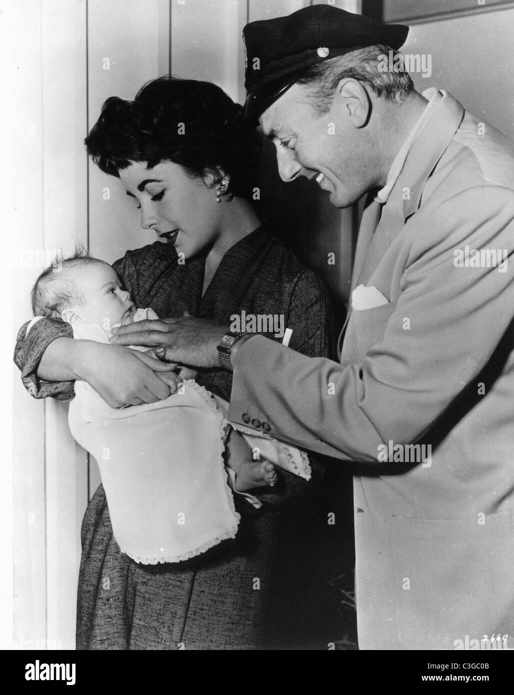 Elizabeth Taylor (Liz Taylor) mit ihrem Mann Michael Wilding und ihr Sohn Michael Wilding Jr. Januar 1953 - Stockfoto