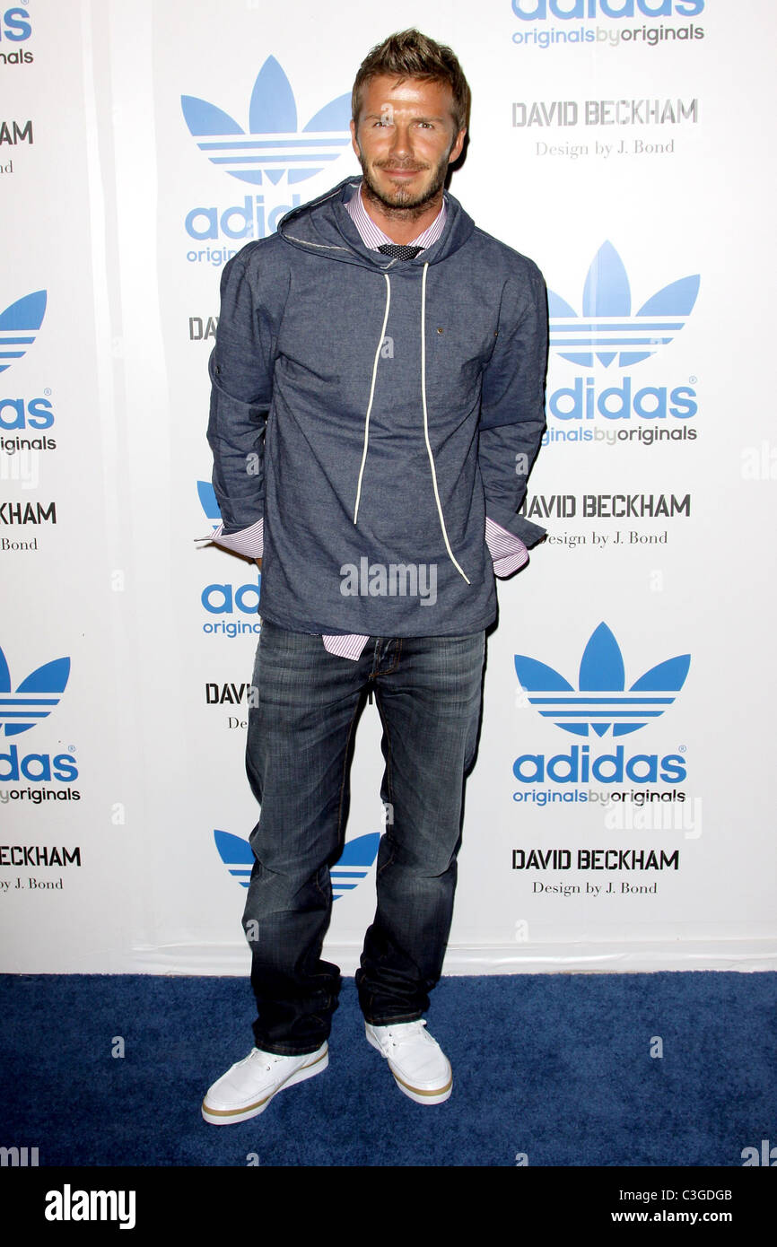 David Beckham David Beckham und James Bond feiern den Start von Adidas  Originals by Originals Linie im Adidas Store auf Stockfotografie - Alamy