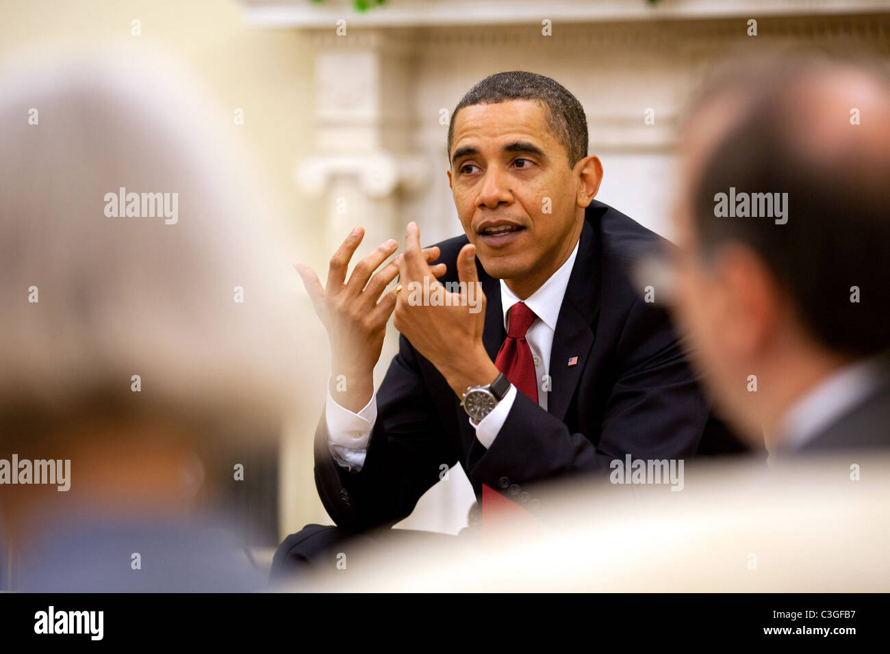 Präsident Barack Obama trifft mit seiner senior Berater im Oval Office Washington DC, USA - 04.05.09 weiße Haus Beamter Stockfoto