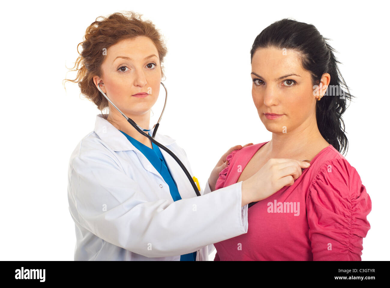 Ernst Arzt Herzschlag Frau Checkup Patienten Frau und beide Blick in die Kamera, die isoliert auf weißem Hintergrund Stockfoto