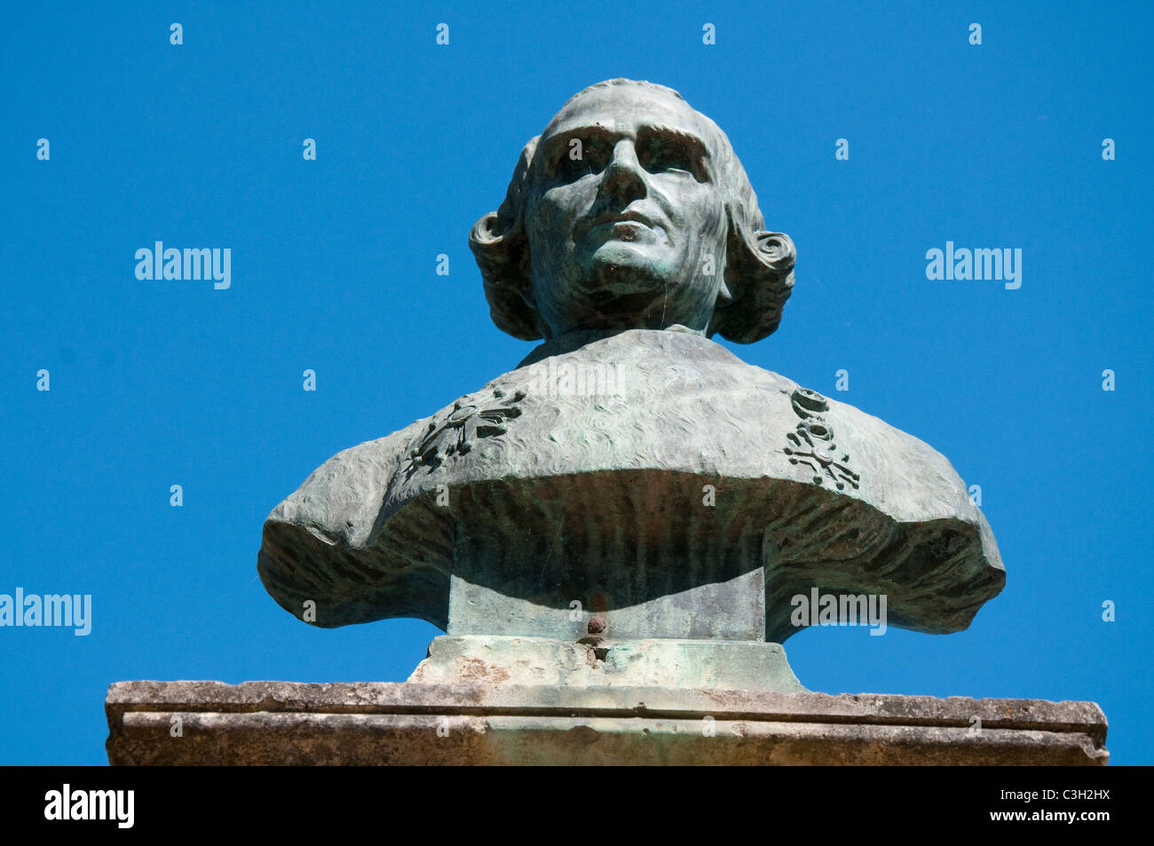 Eine Statue von Jacques de Maleville in die hübsche Bastide Stadt Domme, Dordogne Frankreich EU Stockfoto