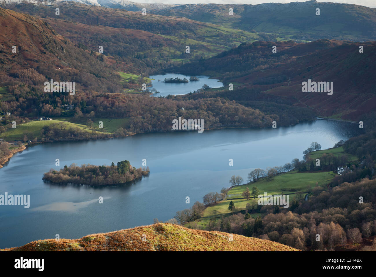 Grasmere und Rydal Wasser aus Silber Howe, Seenplatte, Cumrbia Stockfoto