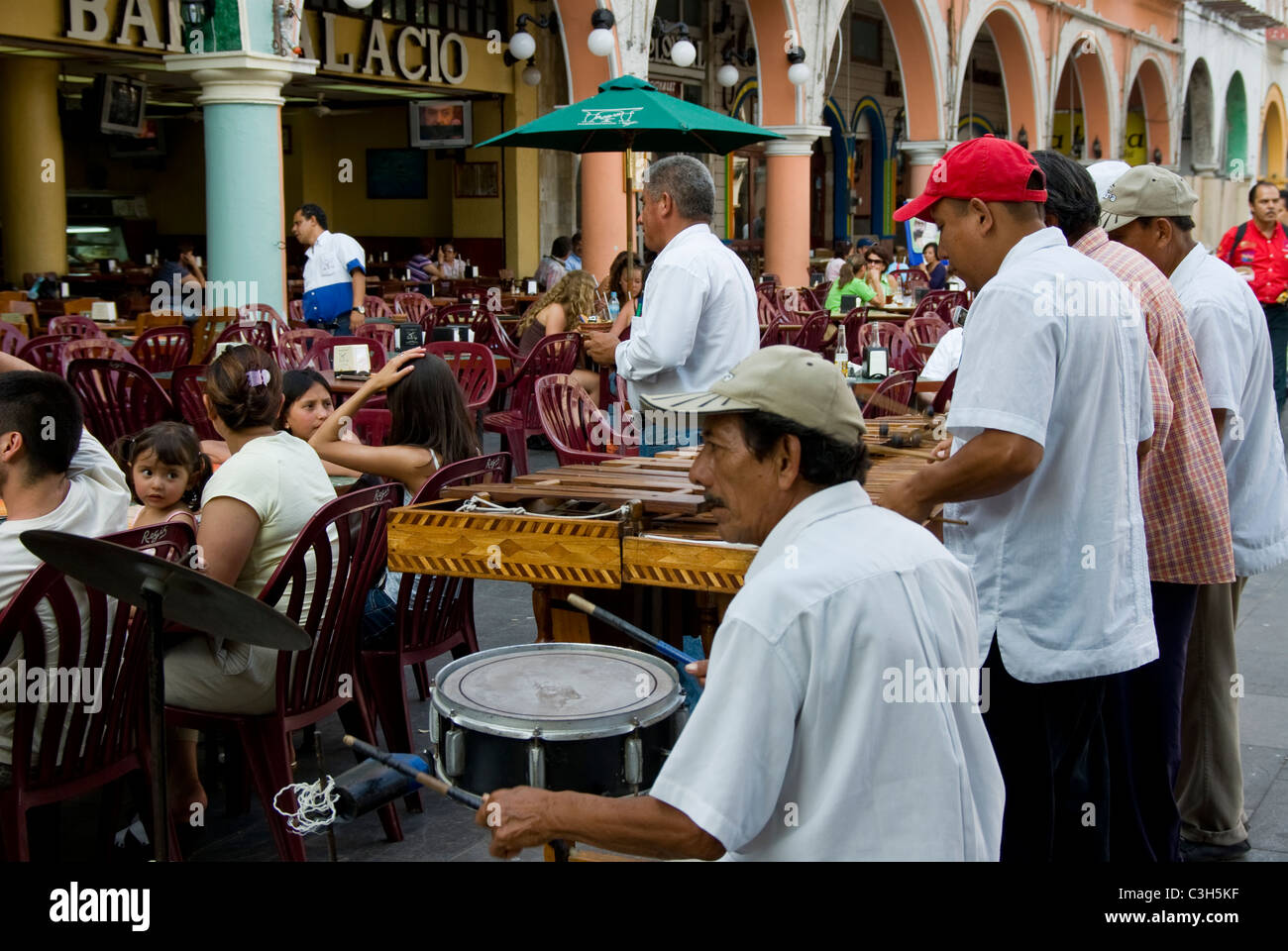 Mexikanische gesellschaft -Fotos und -Bildmaterial in hoher Auflösung ...