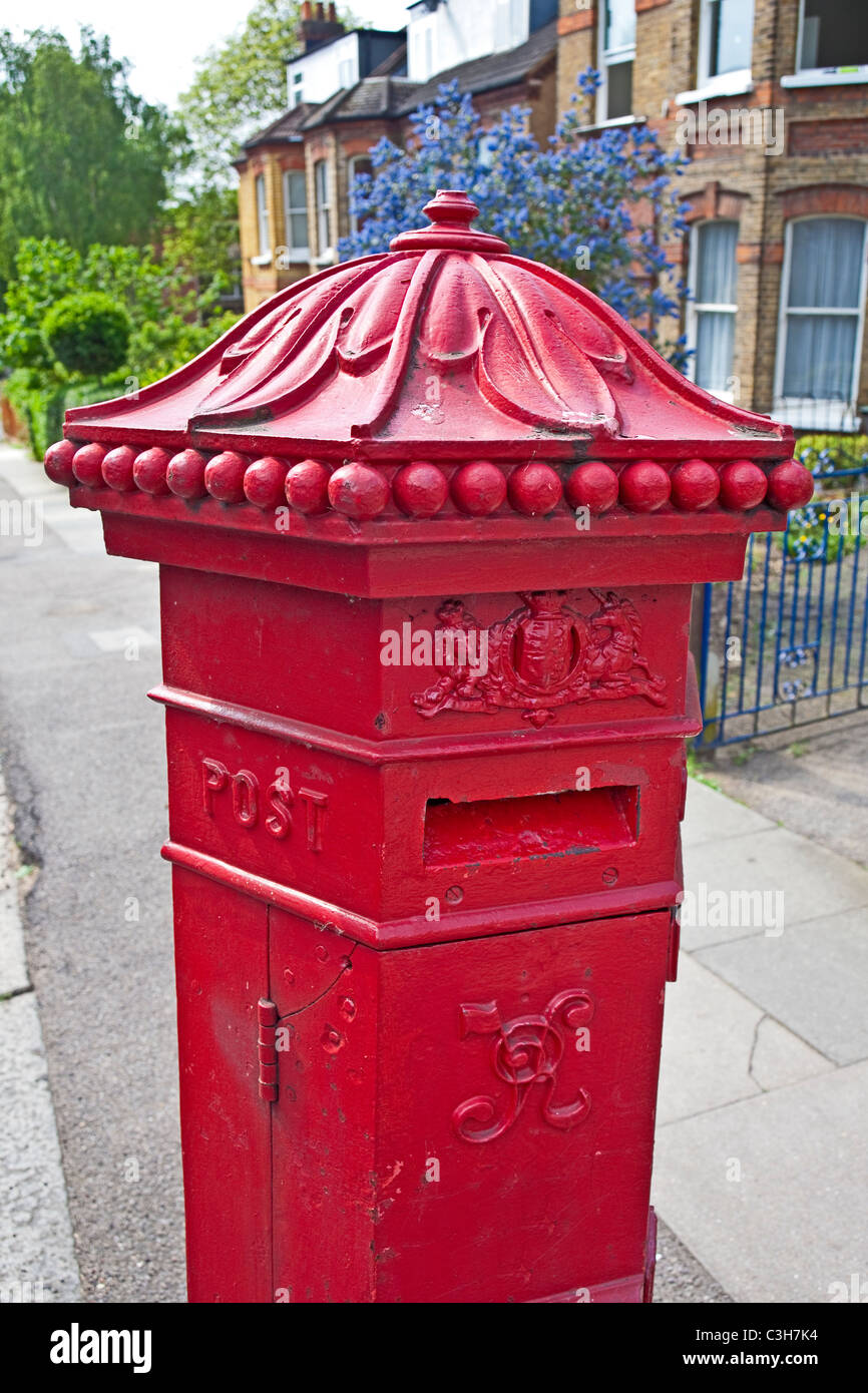London, Forest Hill viktorianischen Pillarbox von 1866 Penfold design Stockfoto