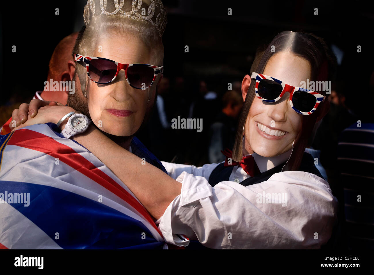 Maske der Königin Elisabeth und Kate zur Feier der königlichen Hochzeit, London, UK Stockfoto