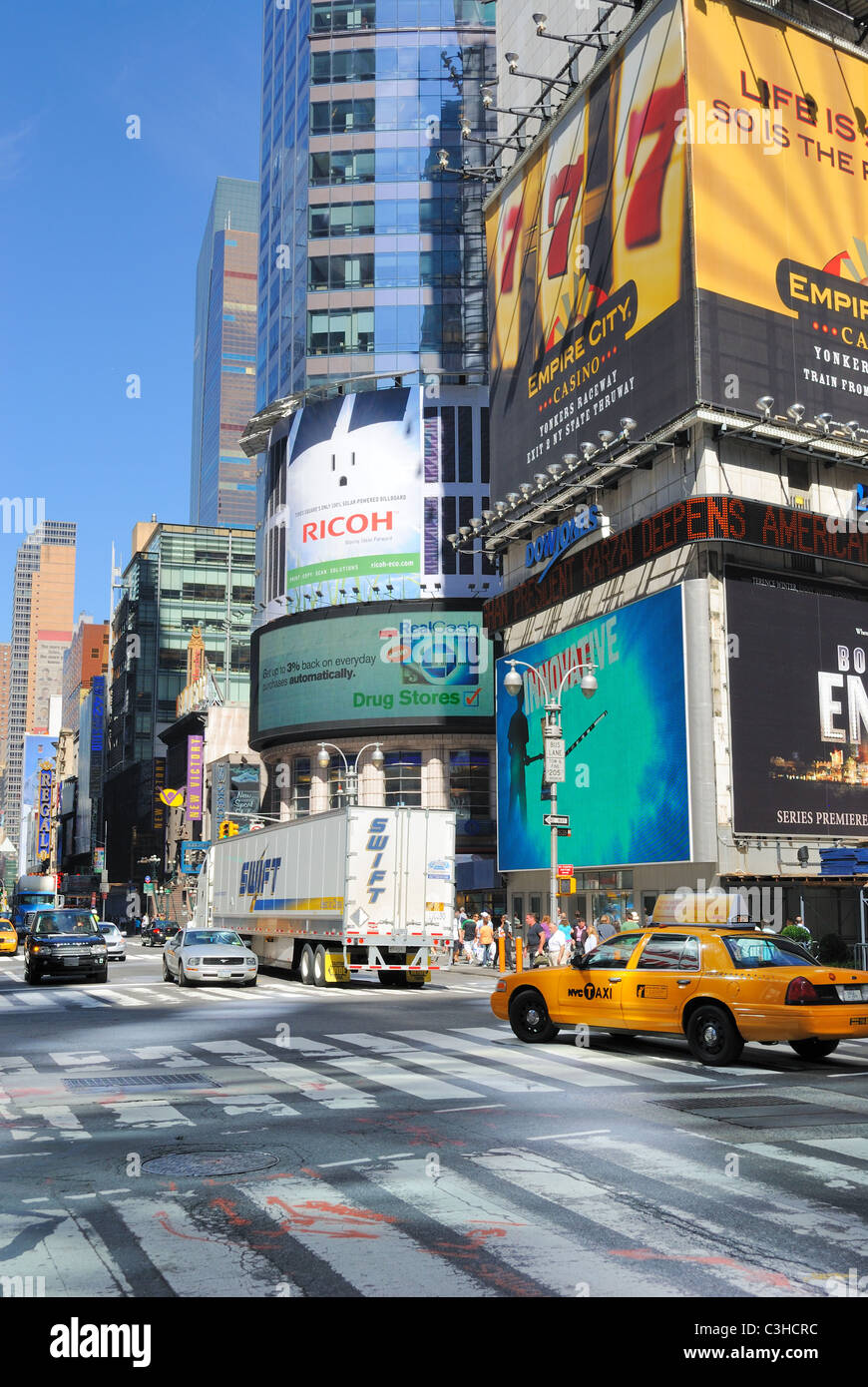 Kreuzung von 42nd Street und Broadway im berühmten New York City. Stockfoto