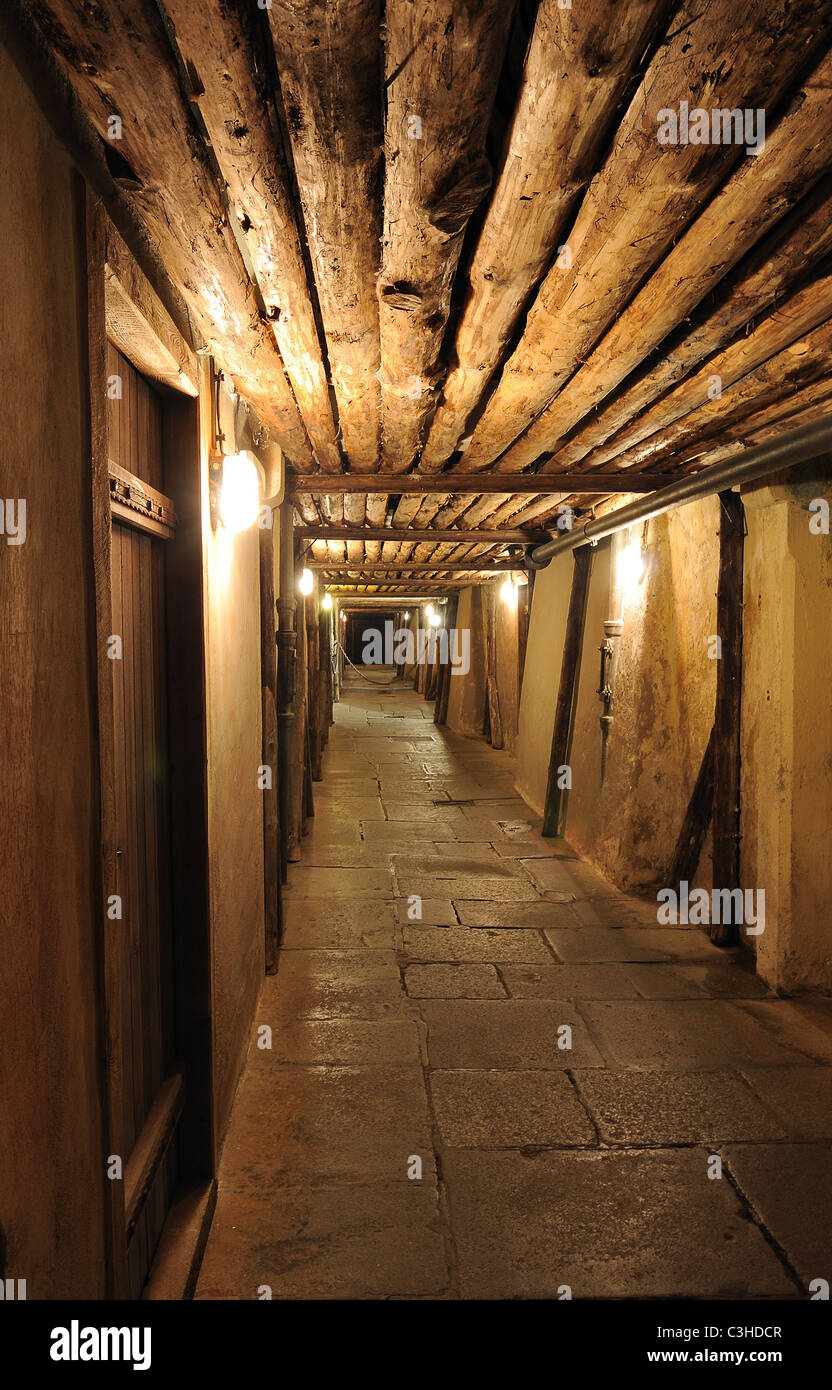 Keller-Durchgang in einer Brauerei Stockfoto