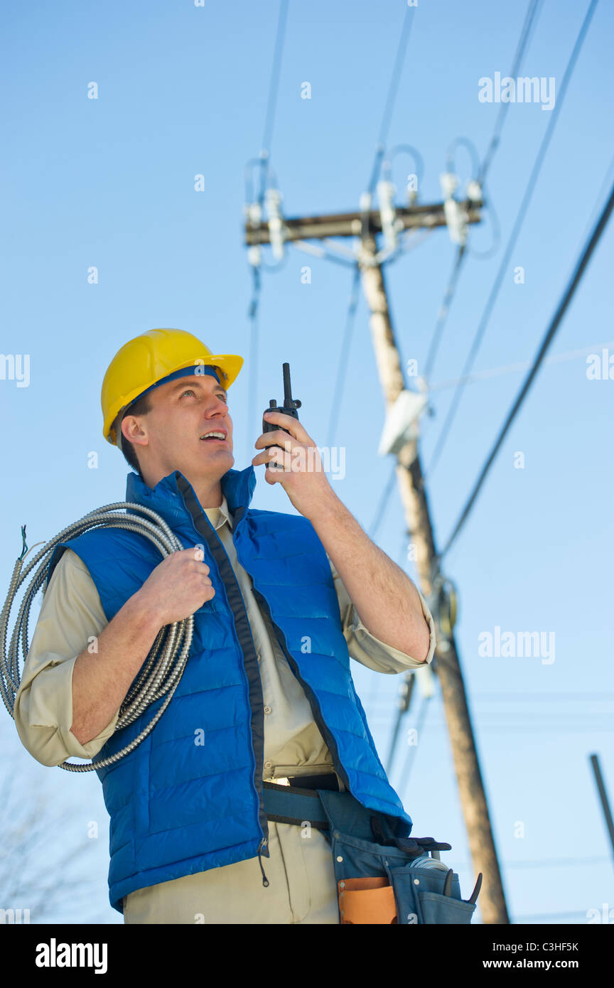Elektriker bei der Arbeit Stockfoto