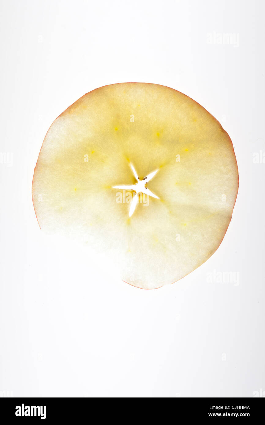 dünne, runde Scheibe des Apfels Stockfoto