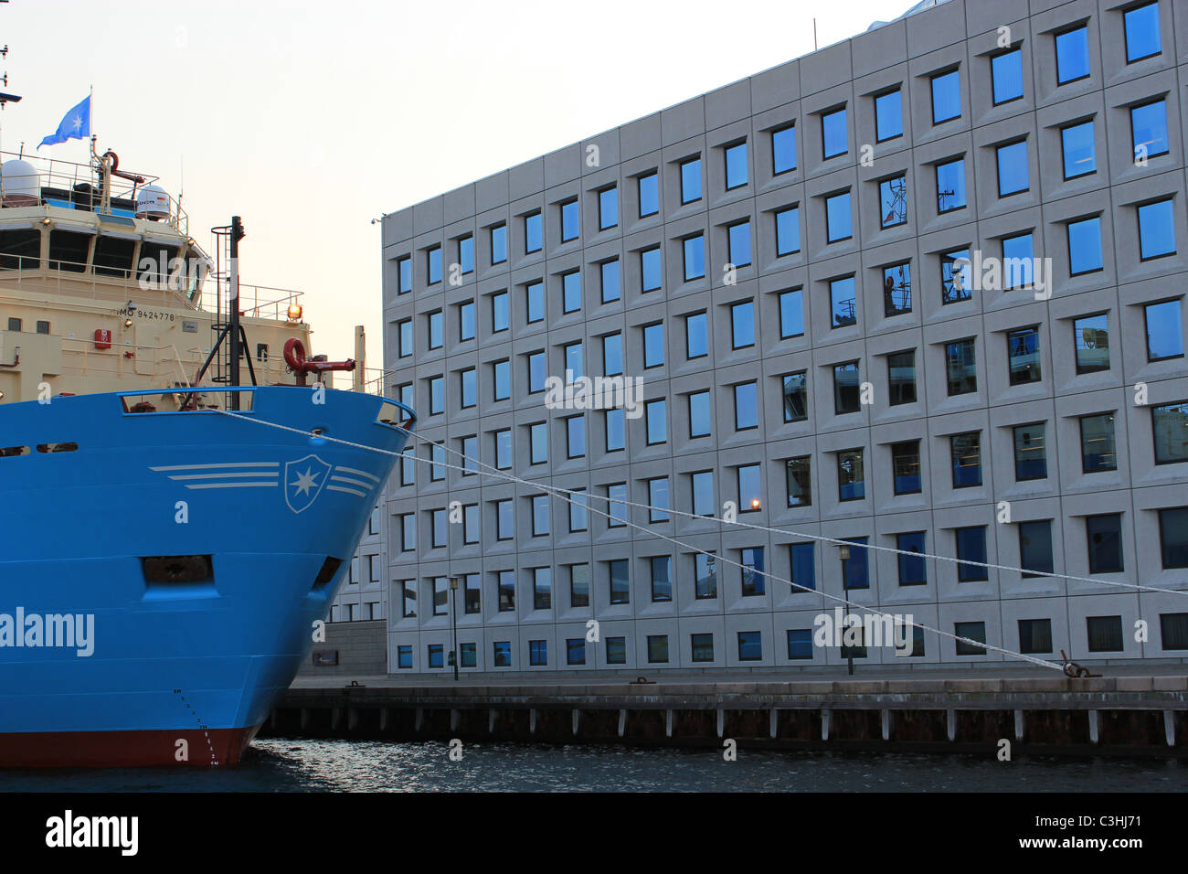 Mærsk-Hauptquartier in Kopenhagen mit einem tanker Stockfoto