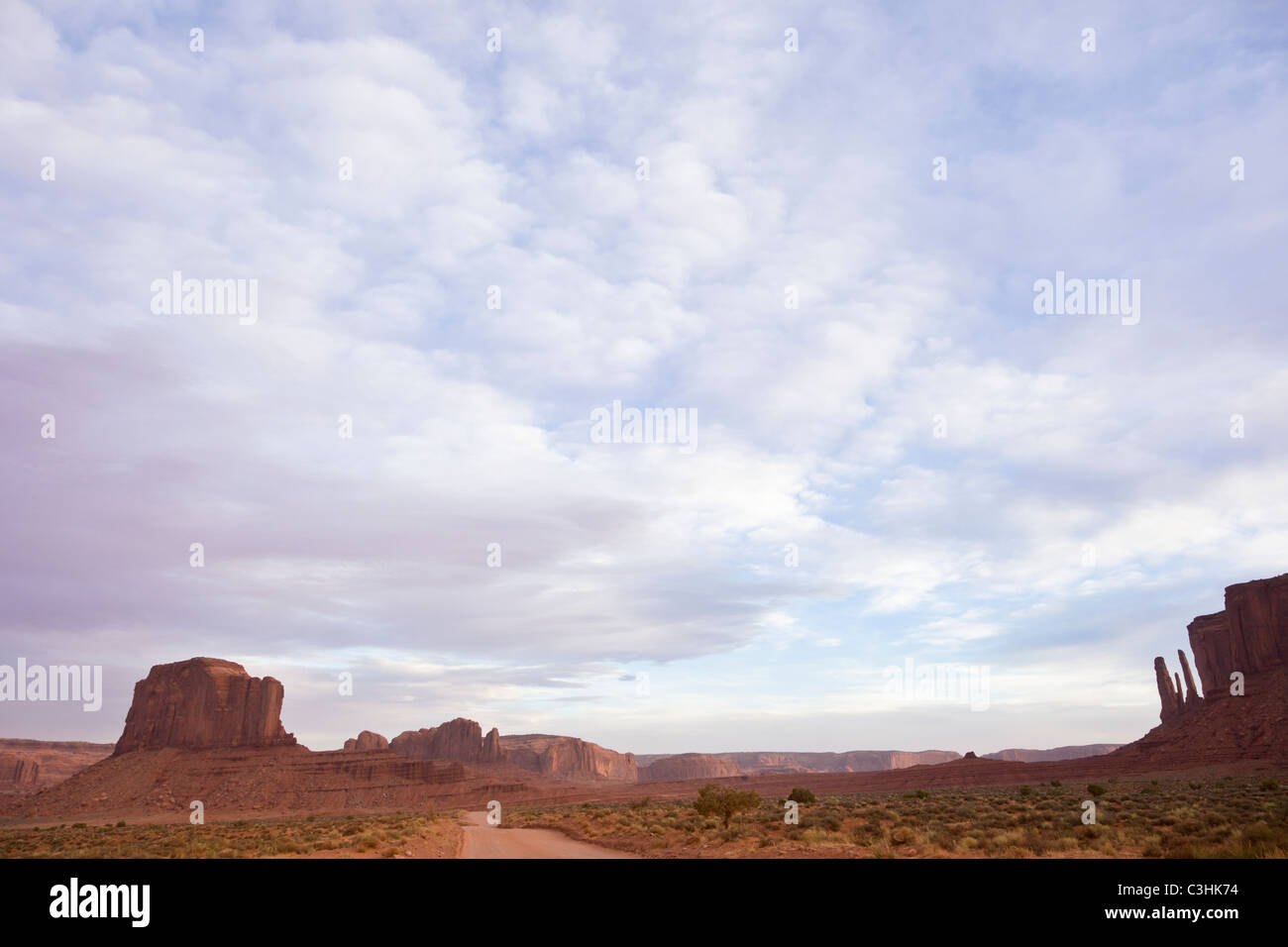 Vally Fahrt durch Monument Valley Navajo Tribal Park, gehen über die Grenze zwischen Arizona und Utah im Südwesten der USA. Stockfoto