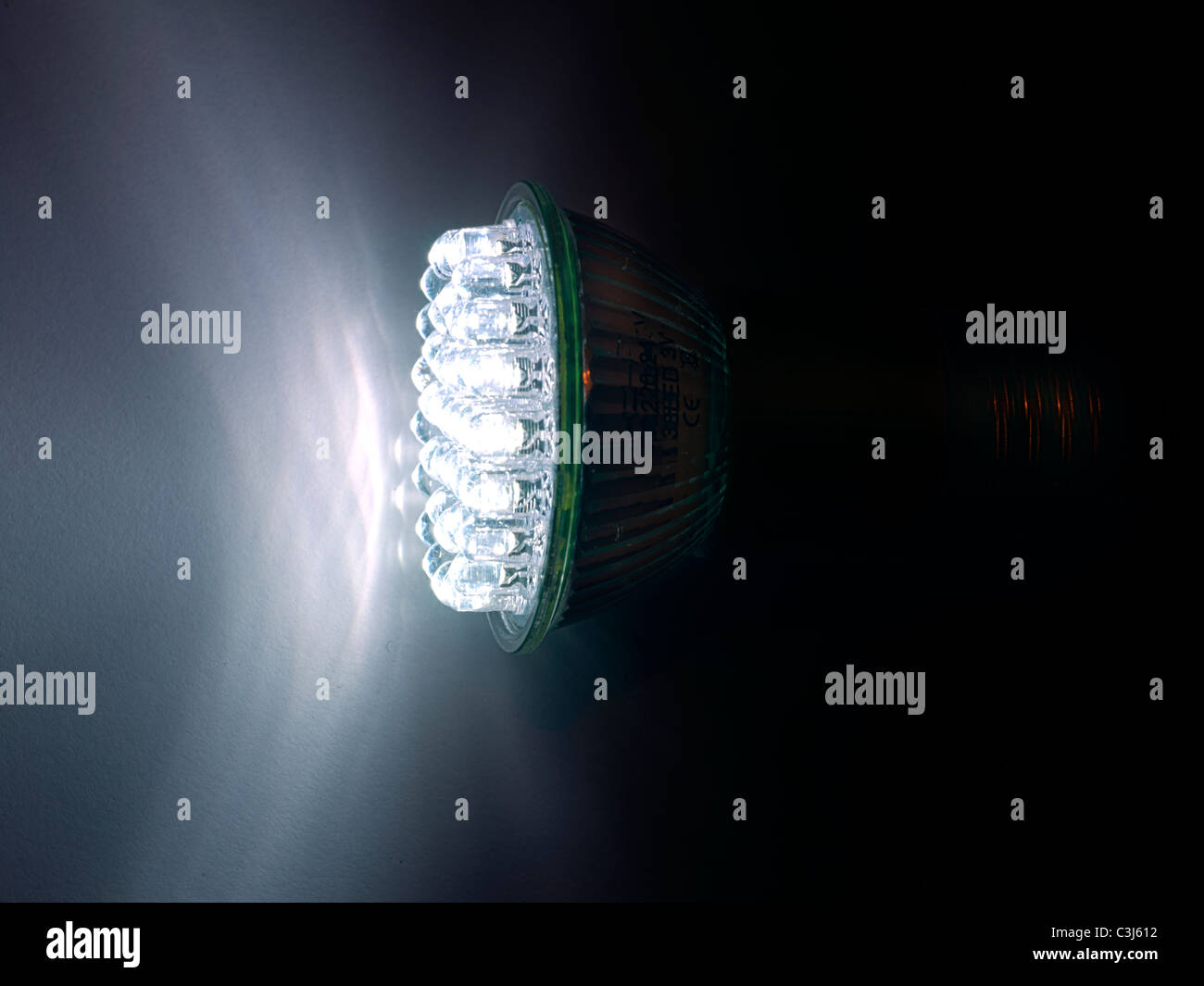 Glühbirne mit LED 4W kreisförmig angeordnet Stockfoto