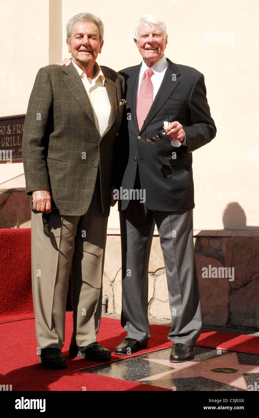 Mike Connors und Peter Graves Schauspieler Peter Graves ist ...