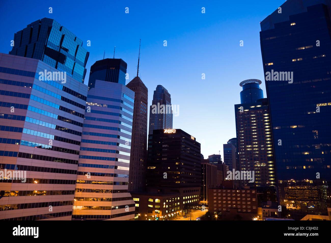 USA, Minneapolis Downtown bei Sonnenaufgang Stockfoto