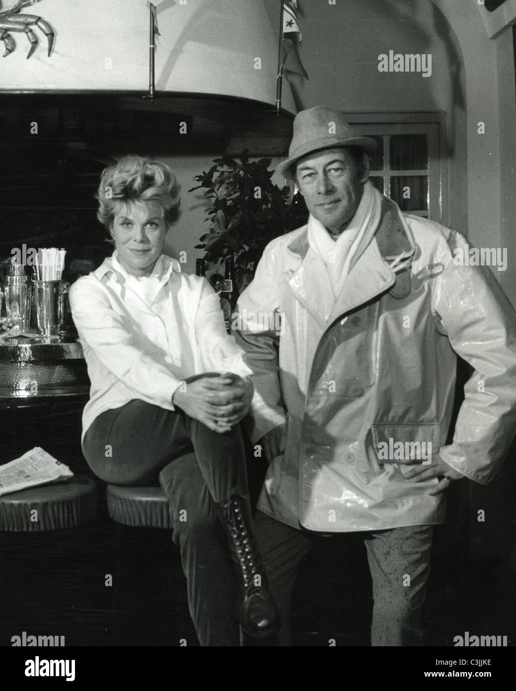 REX HARRISON in seiner italienischen Villa mit Schauspielerin Frau