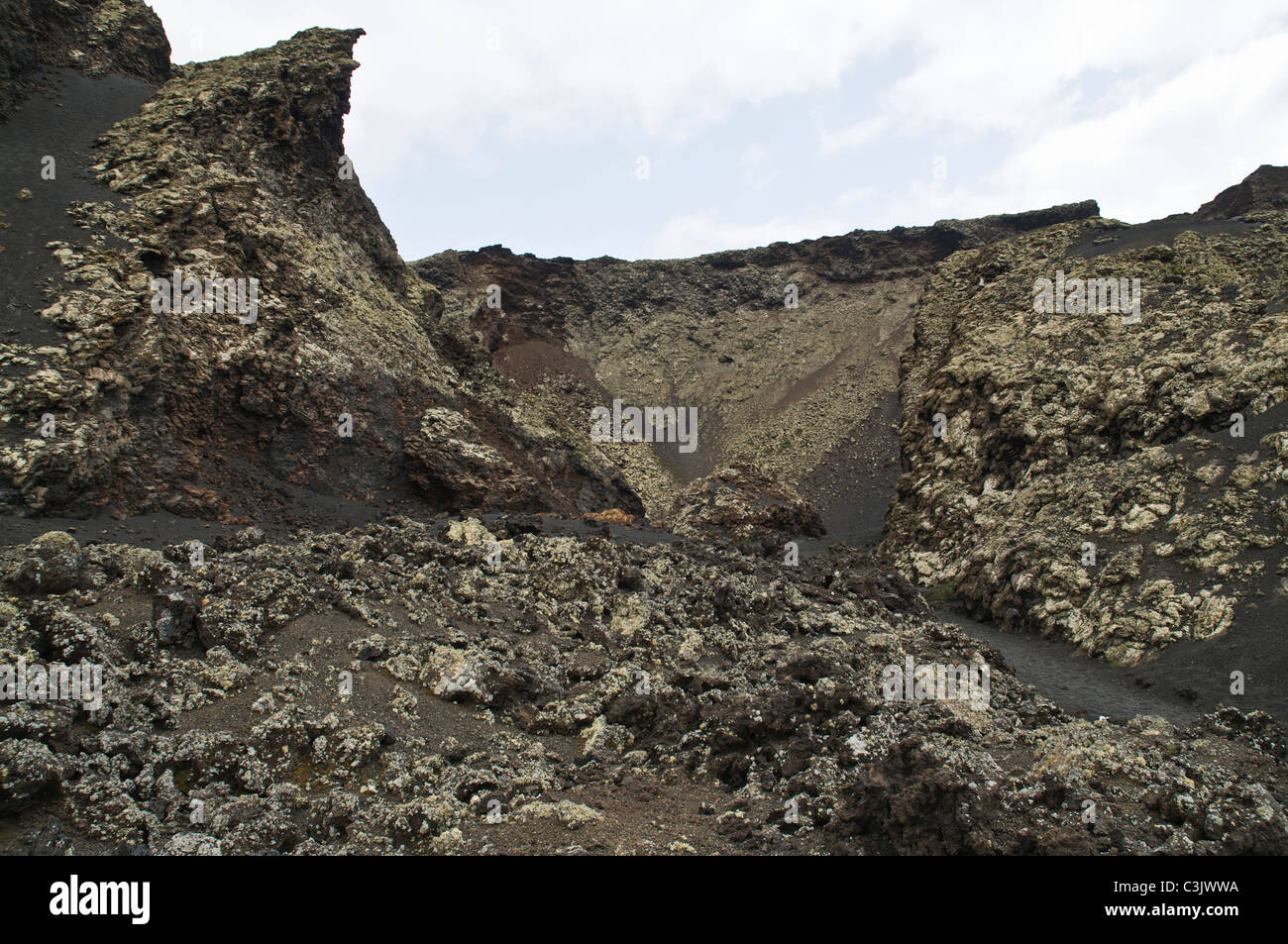 dh MONTANA CUERVO LANZAROTE Vulkan Felsen Bergzentrum zerklüfteten vulkanischen Felsen Stockfoto